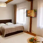 тіна Guest house