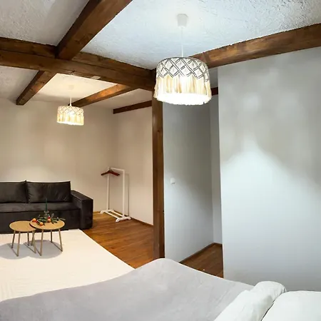 тіна Πανσιόν