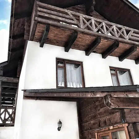 тіна Πανσιόν Slavske